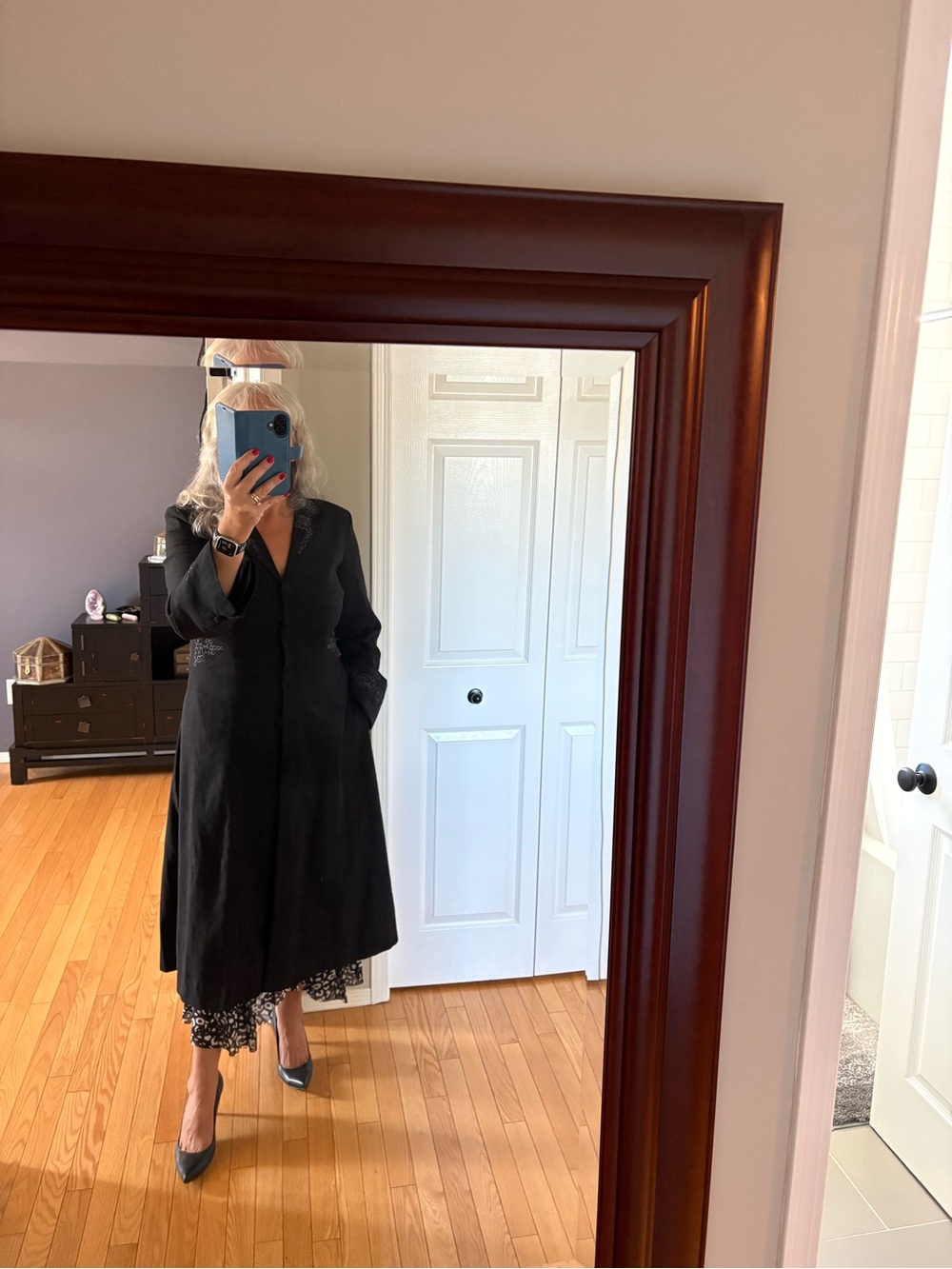 Absolutely Stunning Long Black Linen Button-Front Coat with Silk Lining - Picture 10 of 14